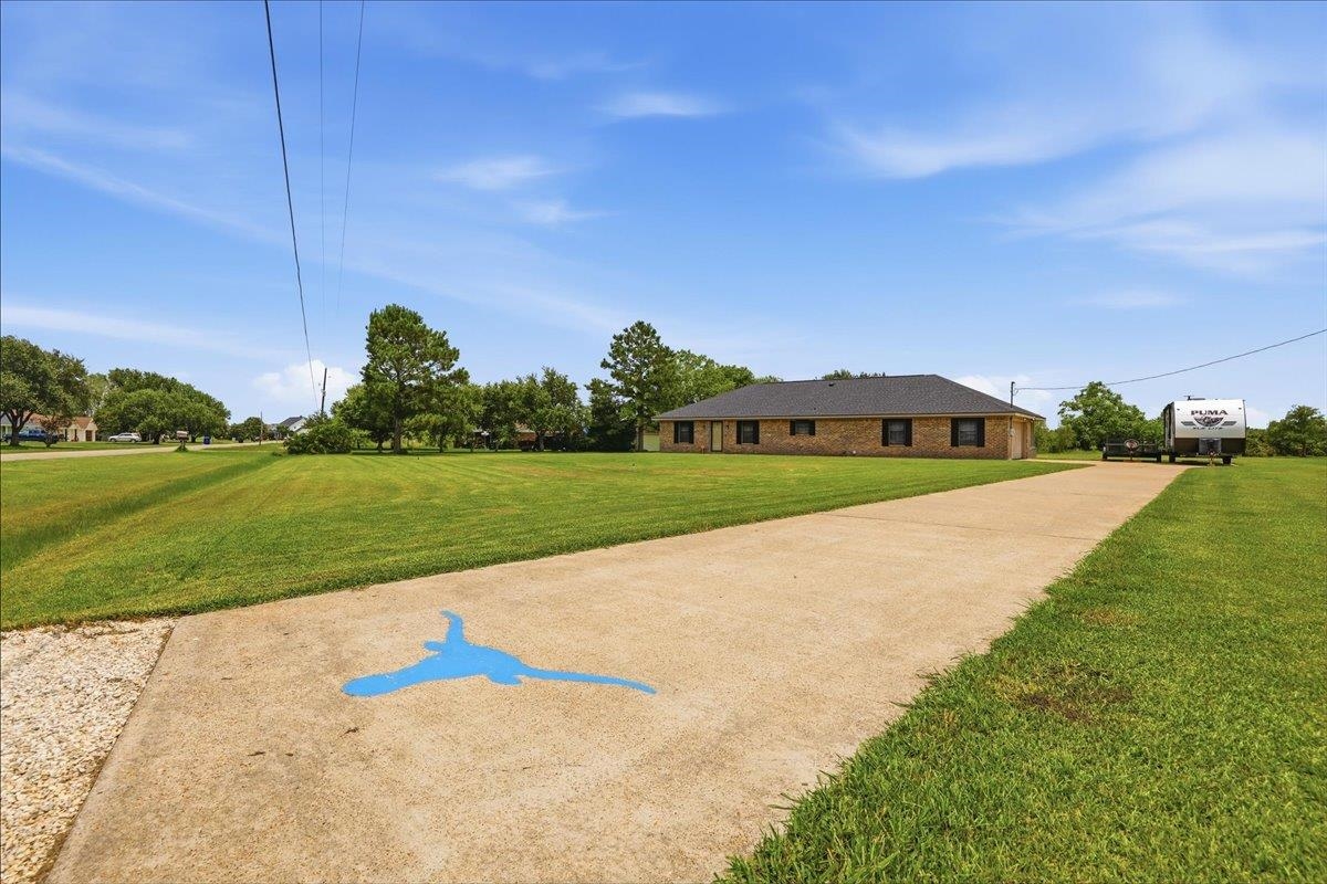 8077 Rice Lane Beaumont, TX 77705 - Photo 3 of 36