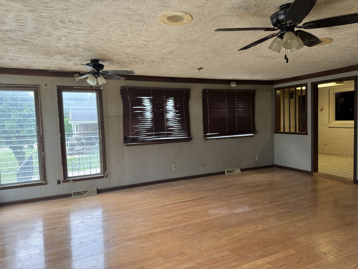 2024 Montague Road Rockford, IL 61102 - Photo 22 of 34 an empty room with windows