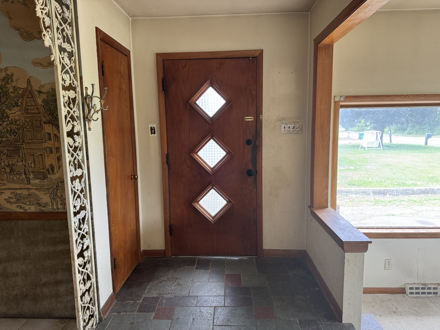 2024 Montague Road Rockford, IL 61102 - Photo 8 of 34 a view of an entryway
