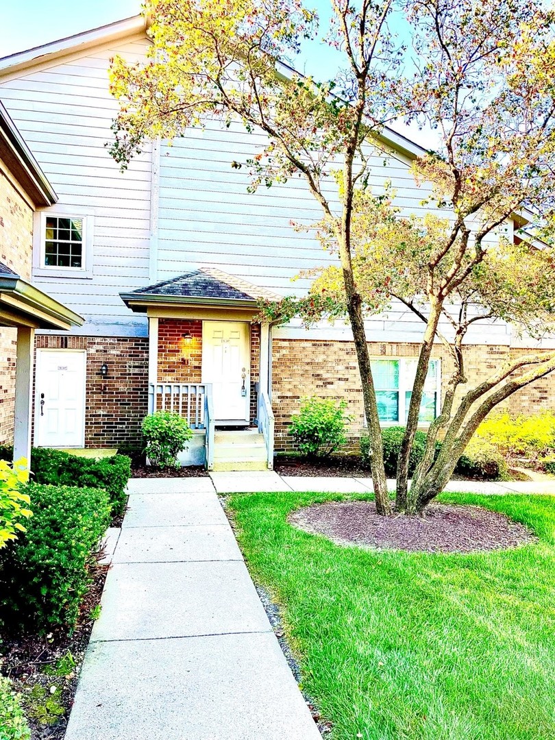 31 Foxcroft Road, Unit 207 Naperville, IL 60565 - Photo 1 of 6 a front view of a house with garden