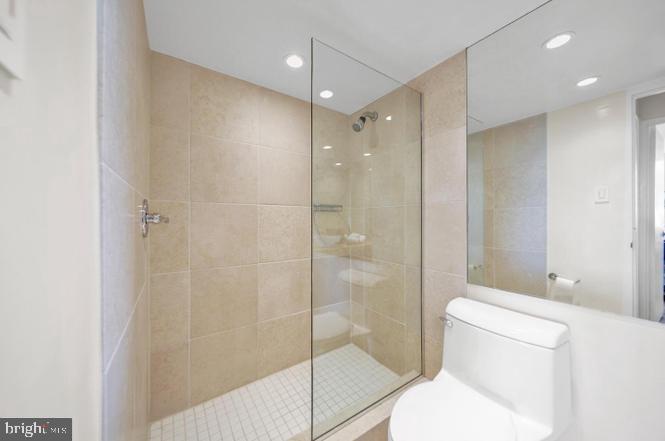 5101 River Road, Unit 1904 Bethesda, MD 20816 - Photo 10 of 18