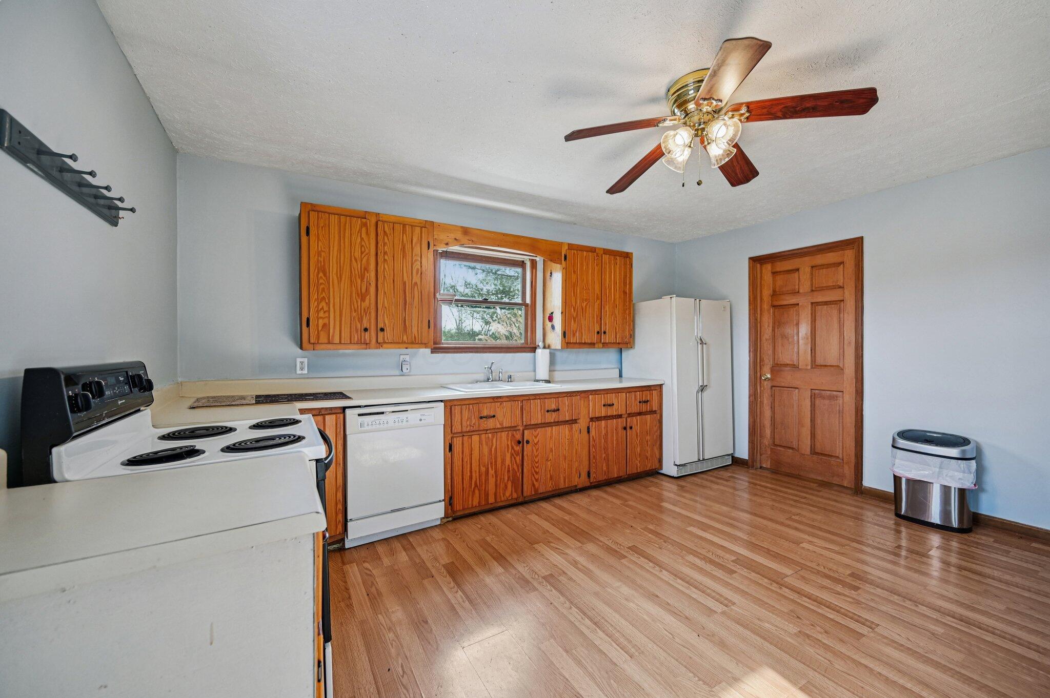 3100 Durant Road Zanesville, OH 43701 - Photo 13 of 48 Kitchen