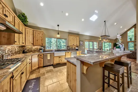 $1,548,000 | 539 Wintoon Drive, South Lake Tahoe, CA 96150