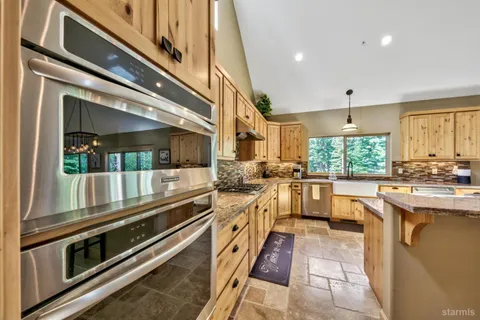 $1,548,000 | 539 Wintoon Drive, South Lake Tahoe, CA 96150