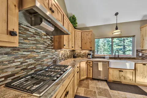 $1,548,000 | 539 Wintoon Drive, South Lake Tahoe, CA 96150