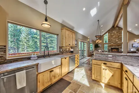 $1,548,000 | 539 Wintoon Drive, South Lake Tahoe, CA 96150