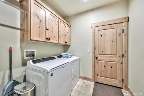 $1,548,000 | 539 Wintoon Drive, South Lake Tahoe, CA 96150