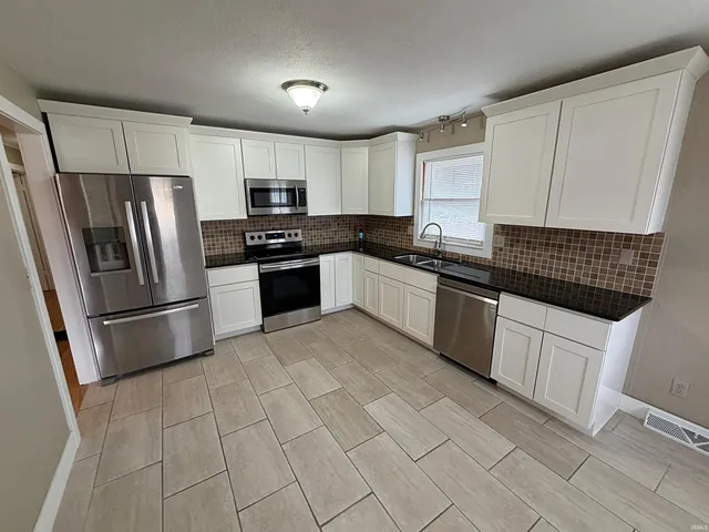 $209,500 | 603 East John Street, Washington, IN 47501