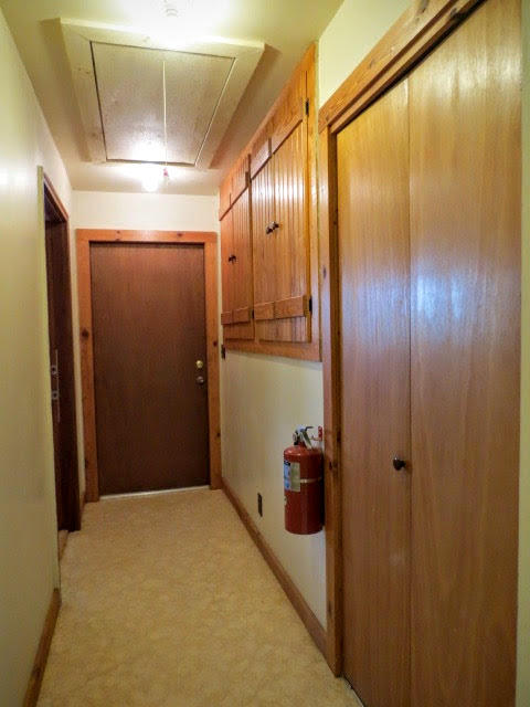 1242 Northern Hills Road Hixson, TN 37343 - Photo 33 of 49 Utility/ Garage Hallway