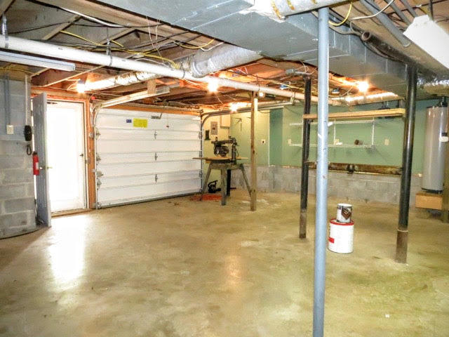 1242 Northern Hills Road Hixson, TN 37343 - Photo 40 of 49 Inside Workshop