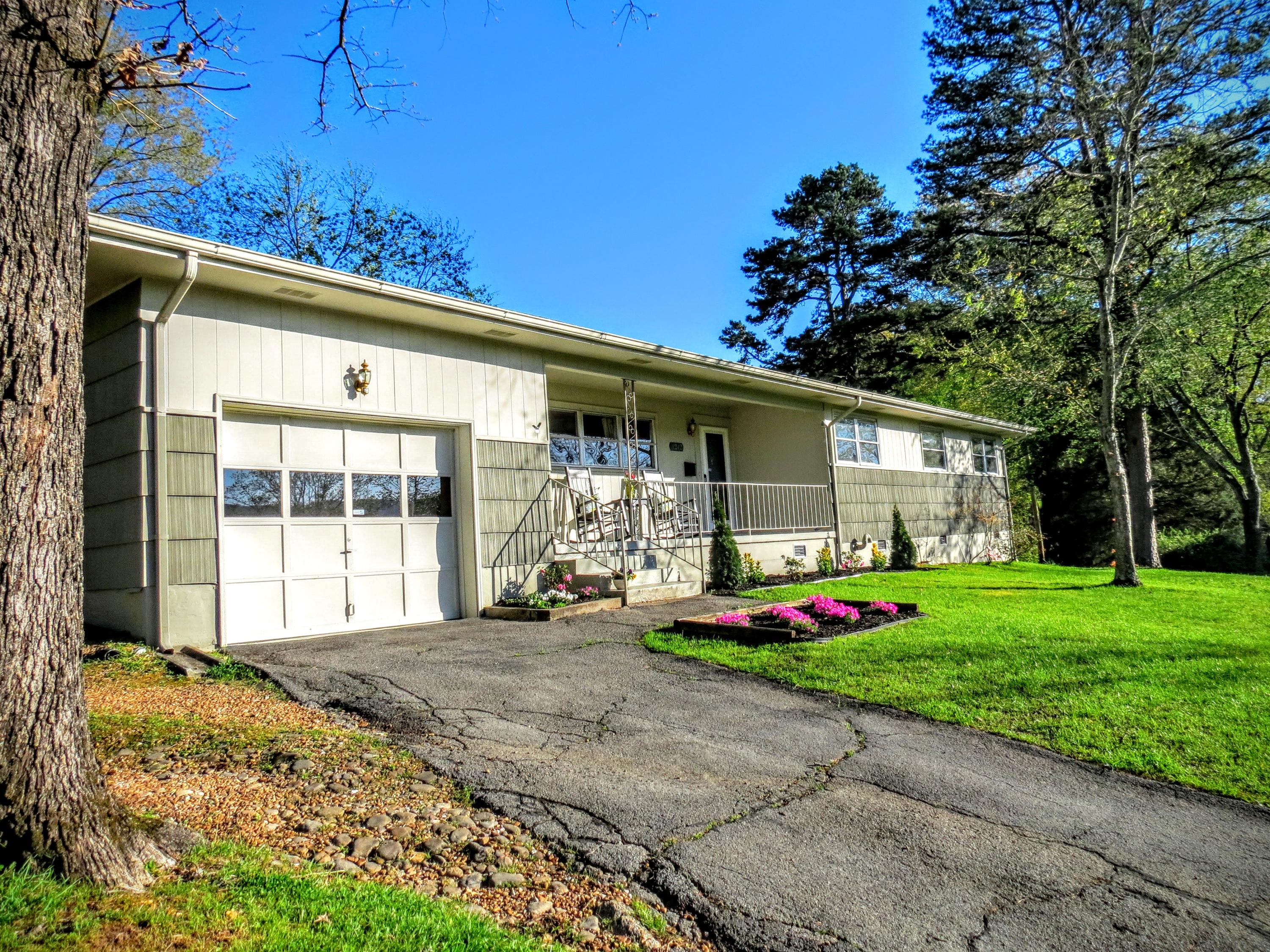 1242 Northern Hills Road Hixson, TN 37343 - Photo 5 of 49 Attached Garage