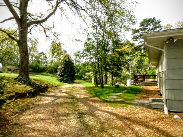 1242 Northern Hills Road Hixson, TN 37343 - Photo 7 of 49 Pea Gravel Driveway
