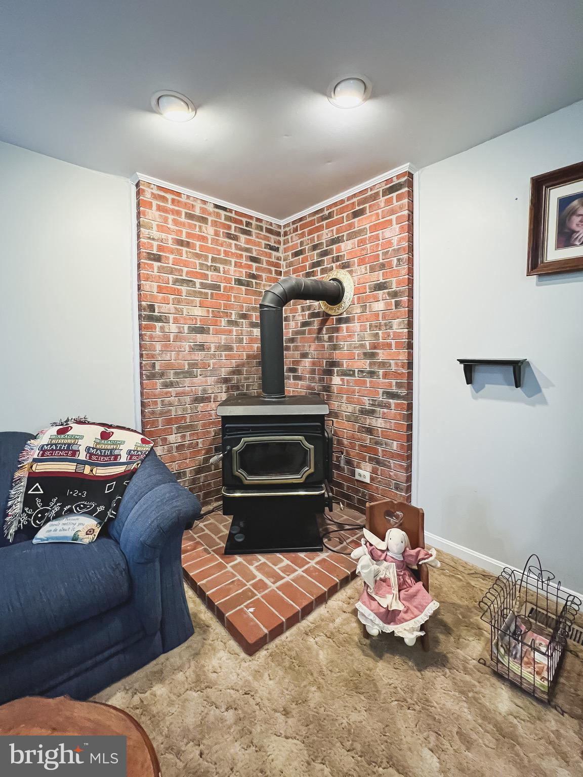 890 Carson Road Huntingtown, MD 20639 - Photo 14 of 64 a living room with furniture