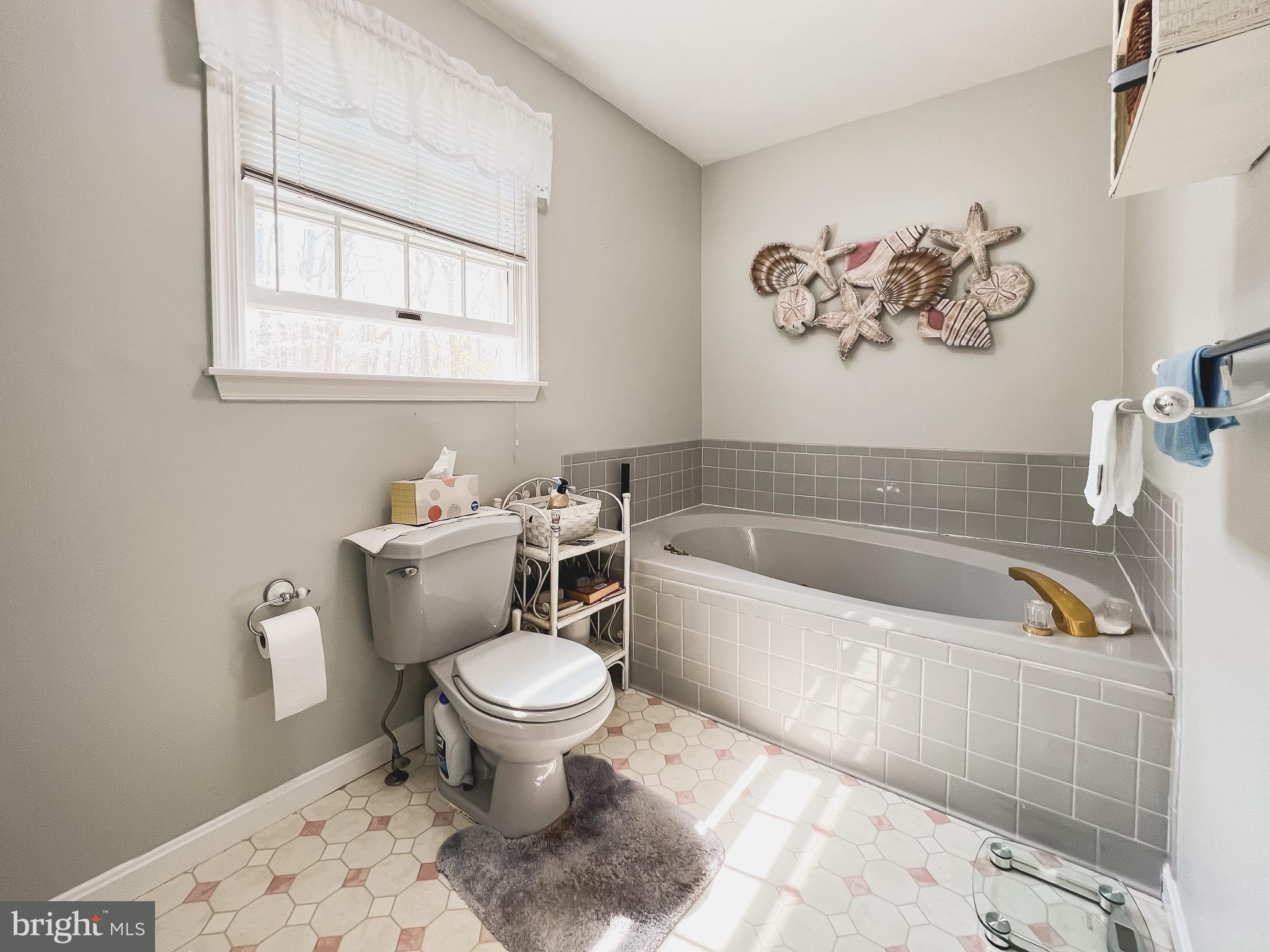 890 Carson Road Huntingtown, MD 20639 - Photo 25 of 64 a bathroom with a toilet and a bathtub