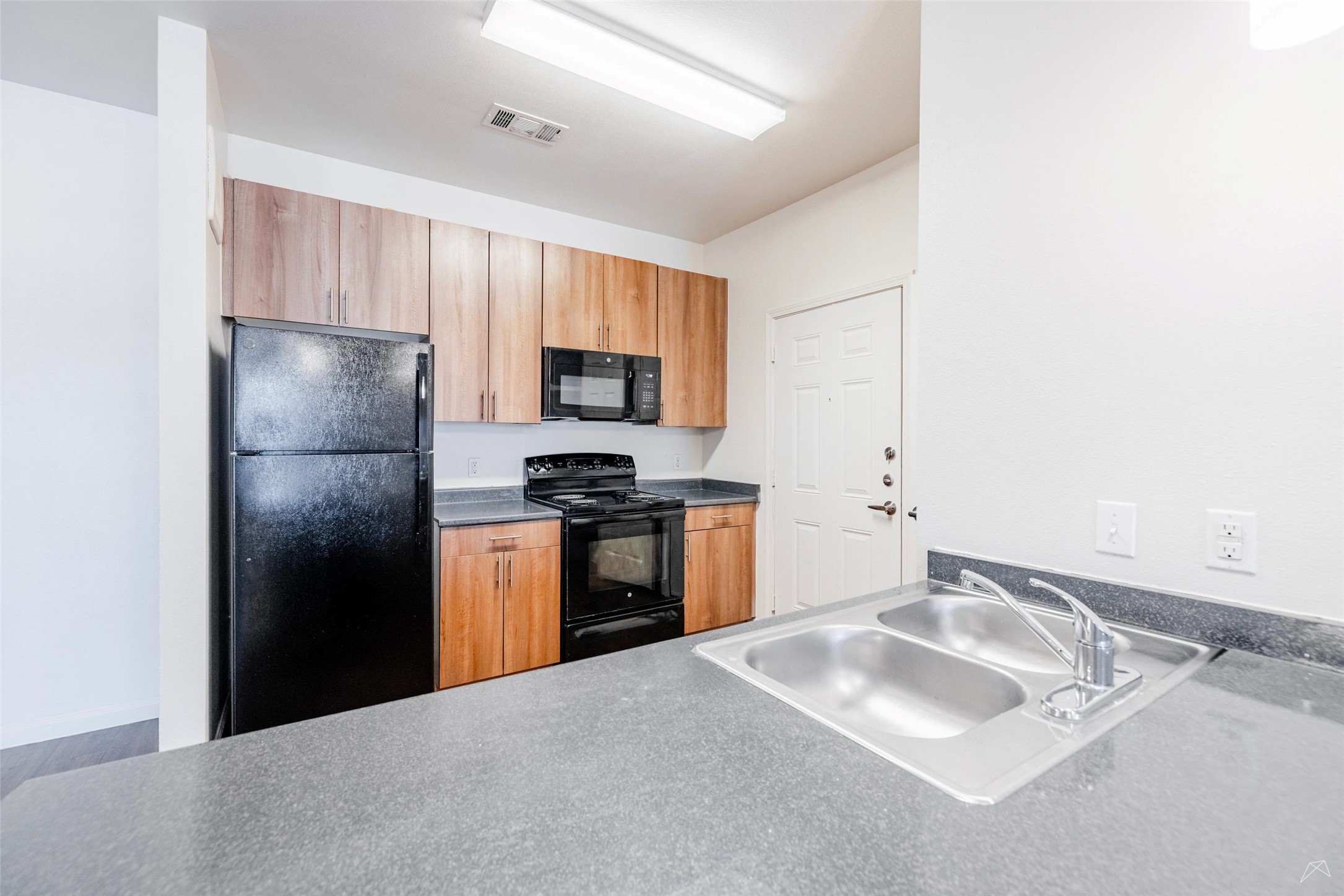 5605 Springdale Road, Unit 111103 Austin, TX 78723 - Photo 6 of 26 Up to 8 weeks free rent and waiving the standard deposit with approved credit and landlord verification.