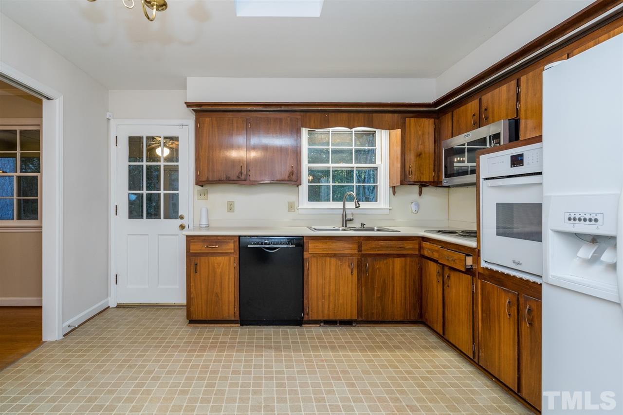 5609 Deblyn Avenue Raleigh, NC 27612 - Photo 8 of 27 Gallery Image 8