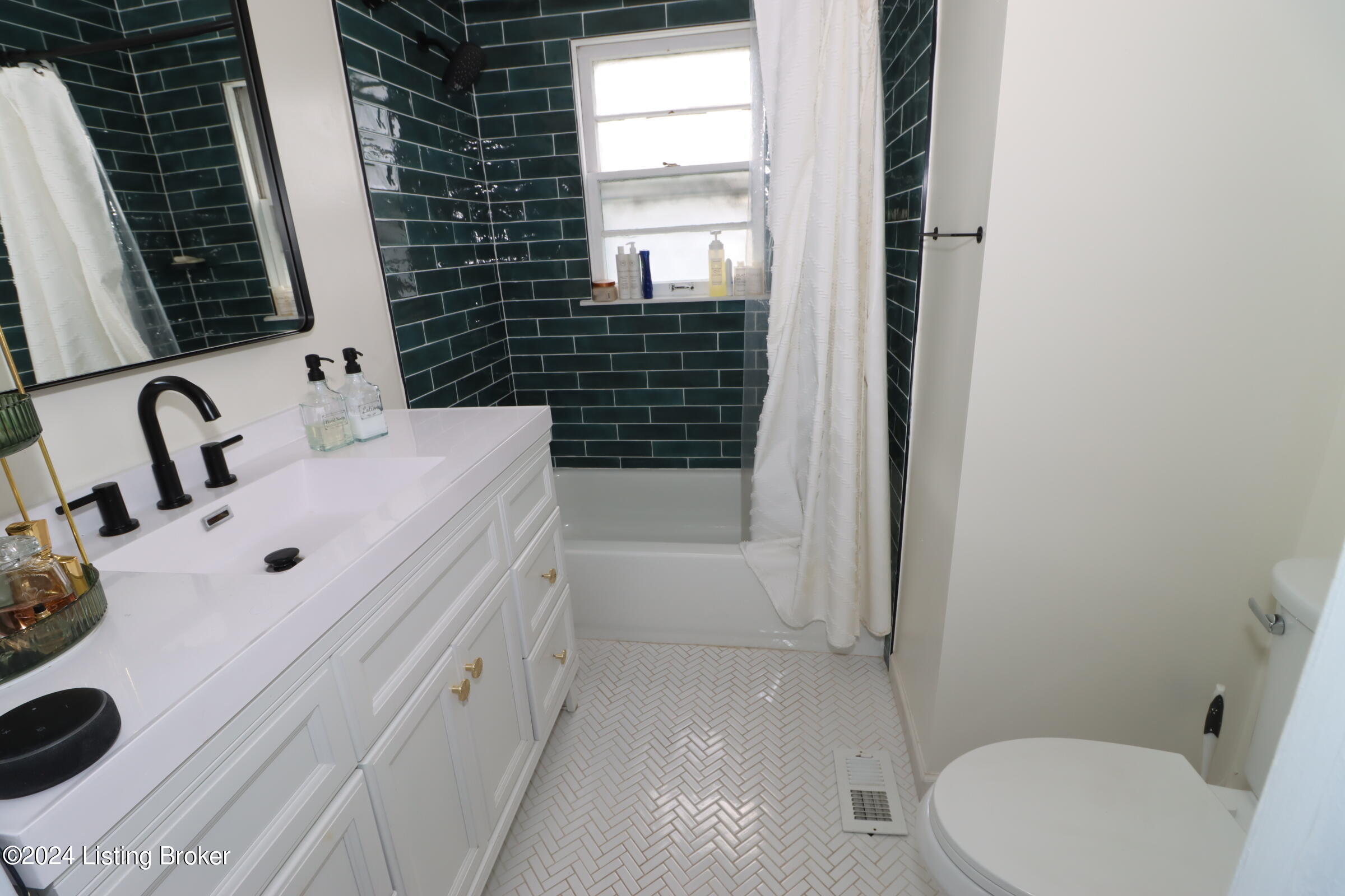 5101 Poplar Level Road Louisville, KY 40219 - Photo 8 of 16 Bathroom