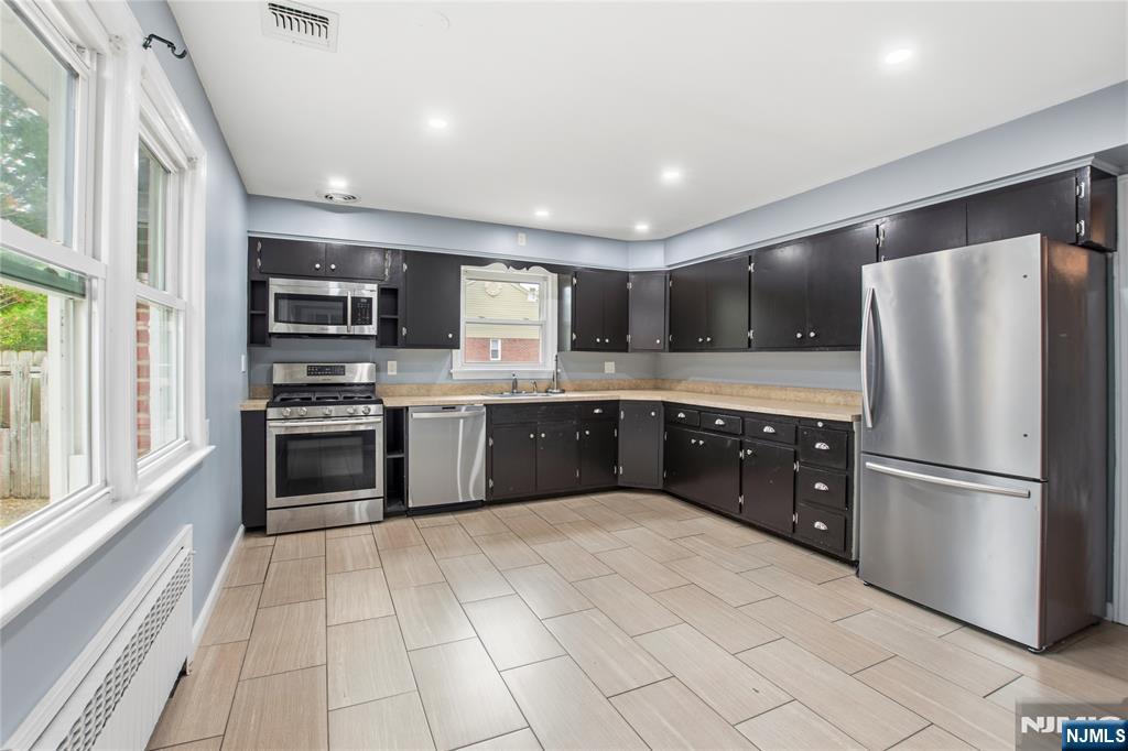 112 East Ackerman Avenue, Unit B RIGHT SIDE Emerson, NJ 07630 - Photo 5 of 16