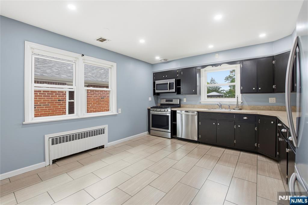 112 East Ackerman Avenue, Unit B RIGHT SIDE Emerson, NJ 07630 - Photo 6 of 16