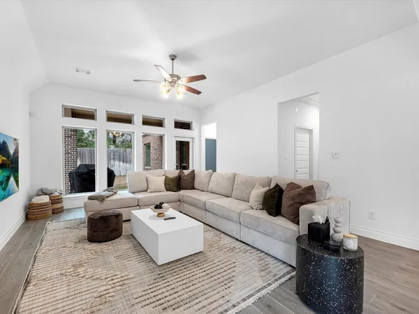 $2,900 | 24543 Songlark Bend Drive, Tomball, TX 77375