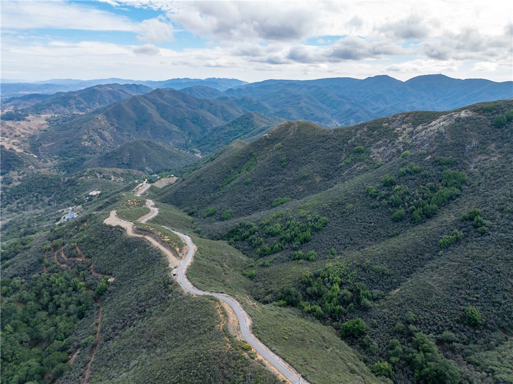 13730 Falcon Road Atascadero, CA 93422 - Photo 19 of 28 a view of a city with mountain