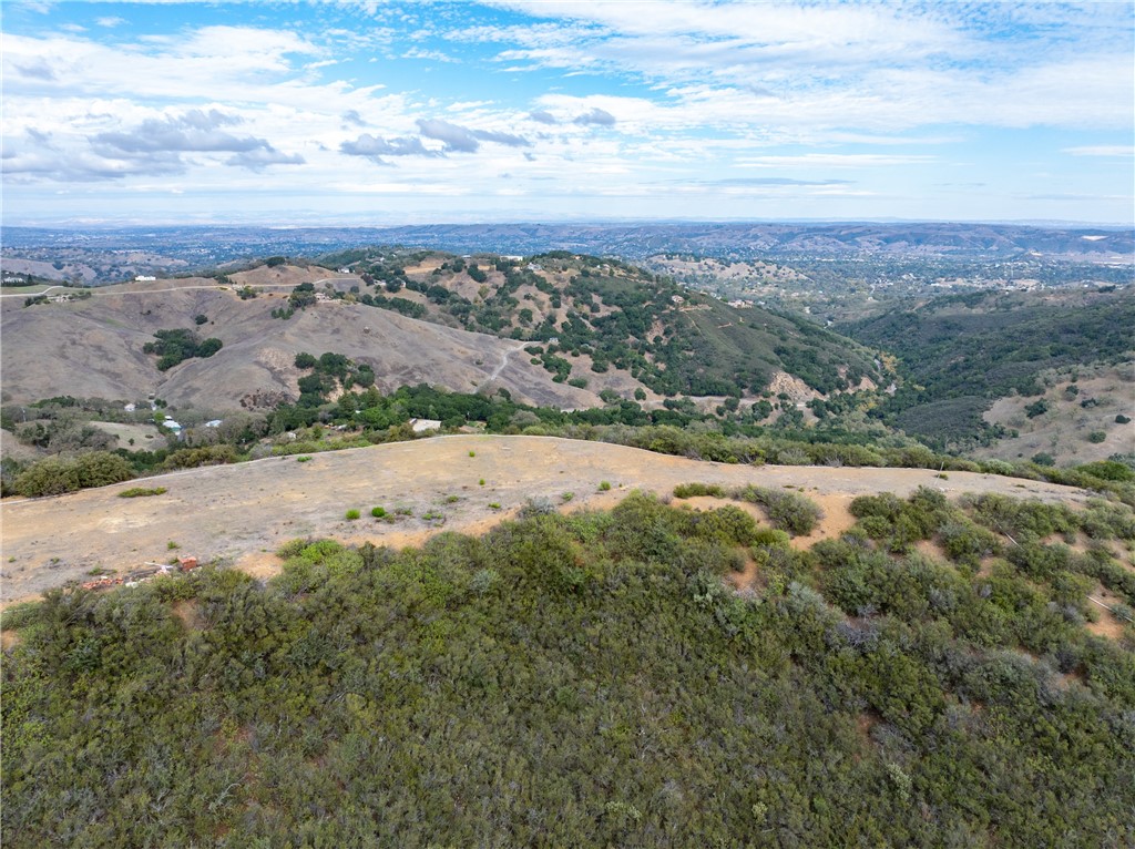 13730 Falcon Road Atascadero, CA 93422 - Photo 25 of 28 an aerial view of houses with yard