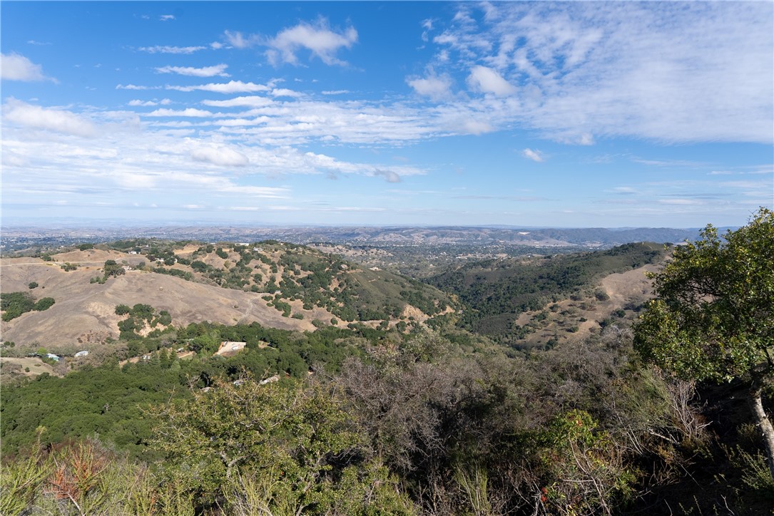 13730 Falcon Road Atascadero, CA 93422 - Photo 6 of 28 a view of a sky