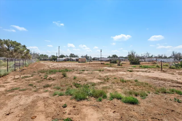a house view with a entertaining space