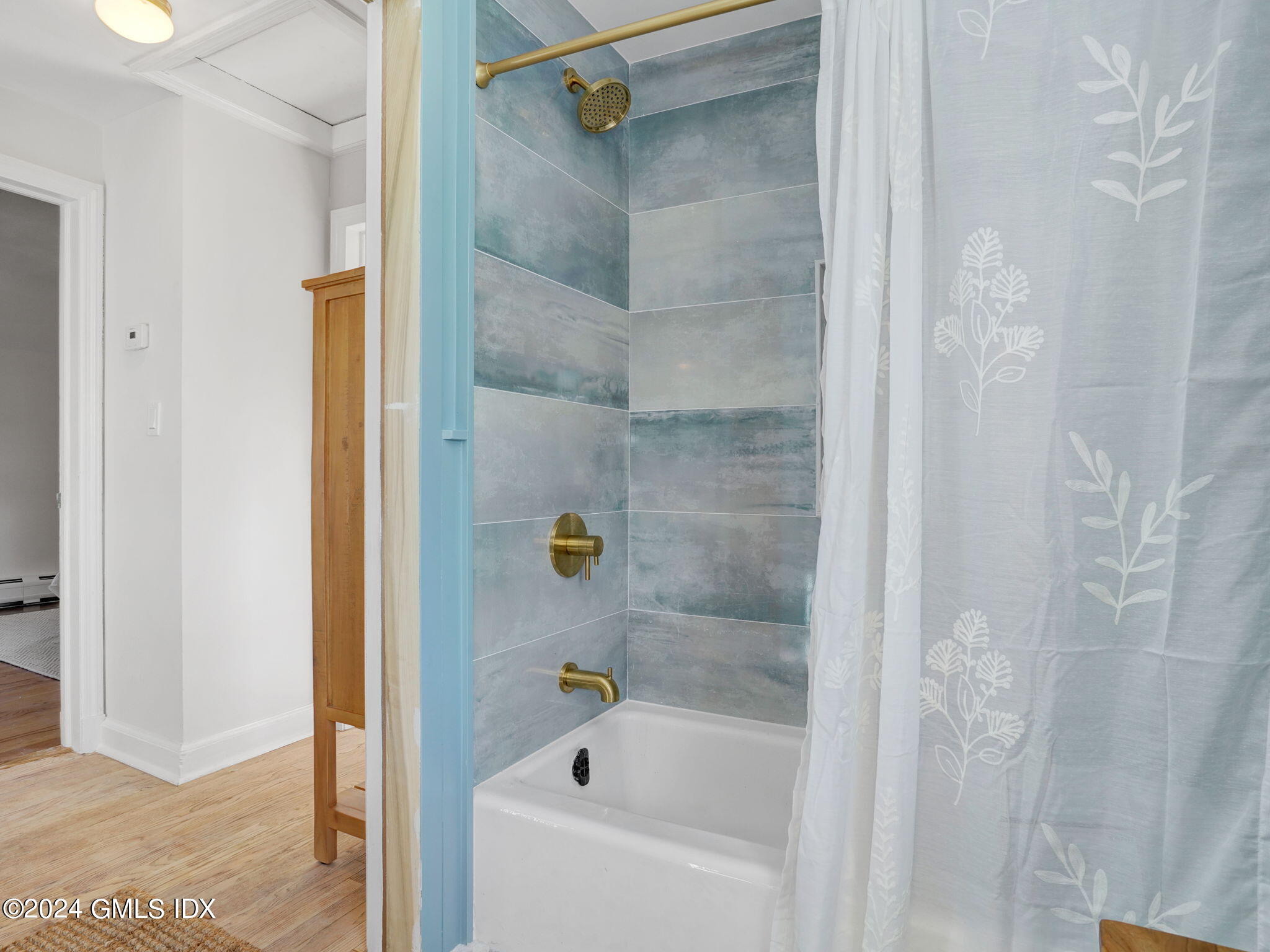 108 Henry Street Greenwich, CT 06830 - Photo 18 of 20 a bathroom with a bathtub