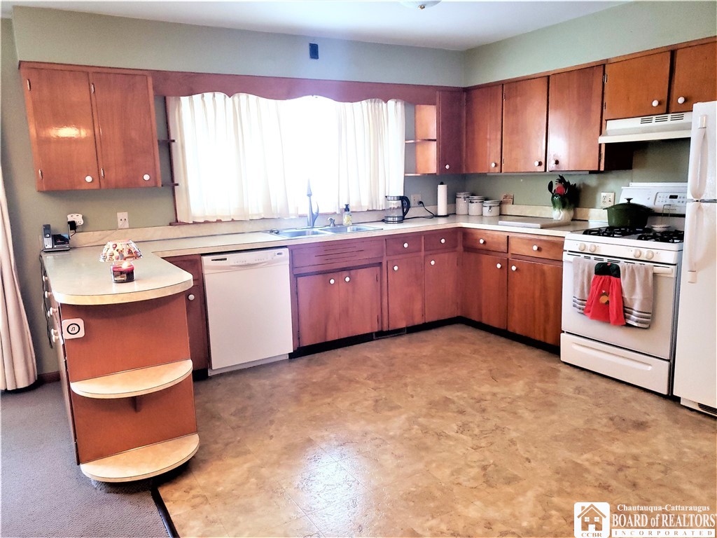 54 Point Drive West Dunkirk City, NY 14048 - Photo 3 of 24