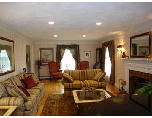 100 Longmeadow Road Milton, MA 02186 - Photo 5 of 19 Gallery Image 5