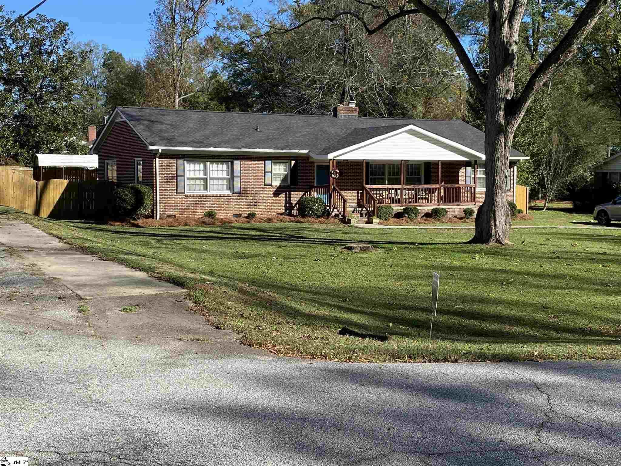 601 Calvert Avenue Clinton, SC 29325 - Photo 3 of 28