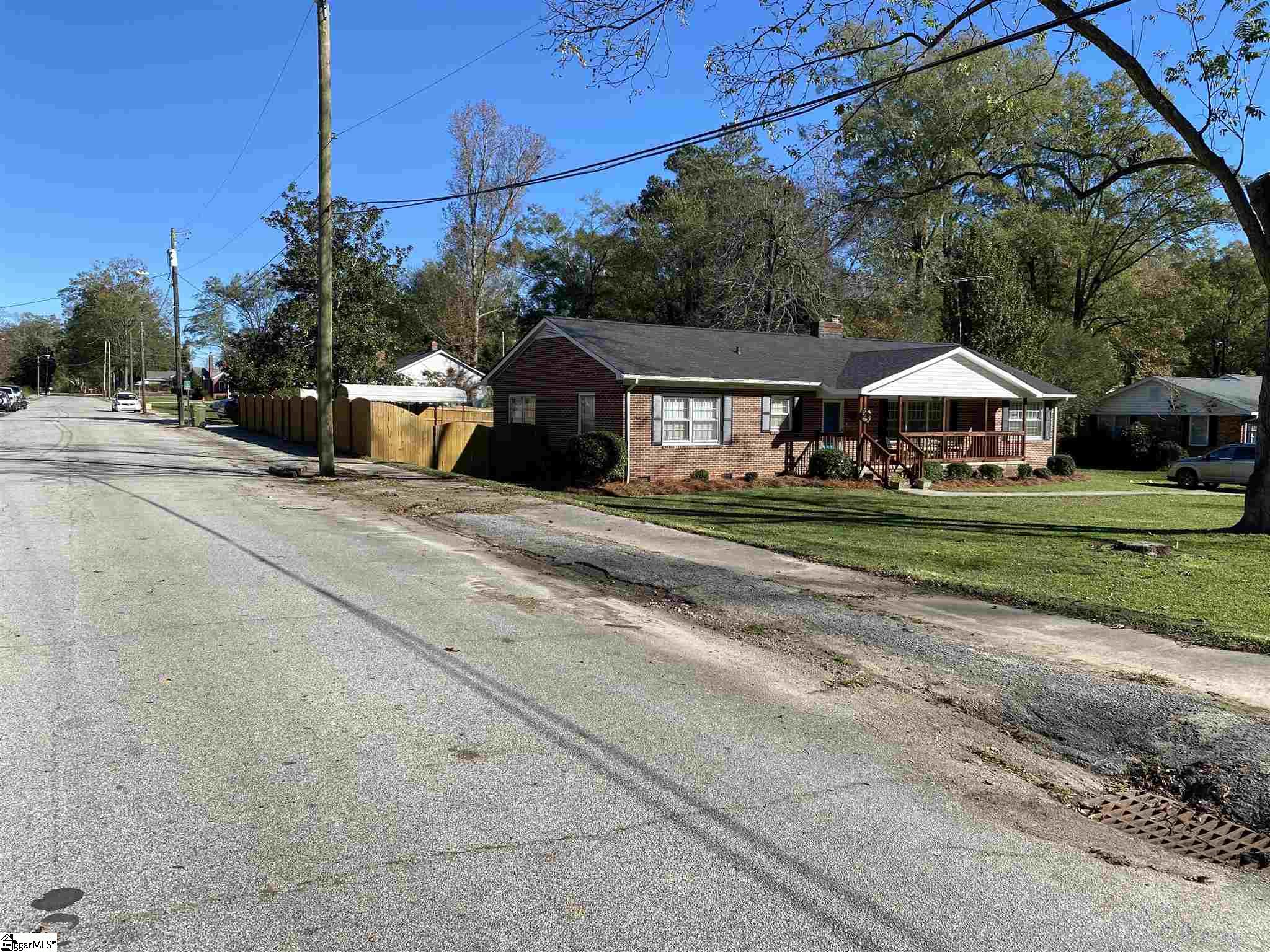 601 Calvert Avenue Clinton, SC 29325 - Photo 4 of 28