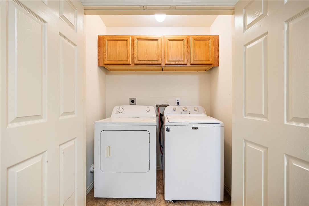 333 Mission River Oaks Road Woodsboro, TX 78393 - Photo 19 of 26 a utility room with dryer and washer