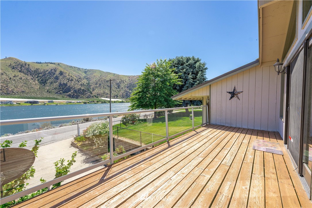485 Stayman Flats Road Chelan, WA 98816 - Photo 12 of 32 a view of balcony with wooden floor and fence