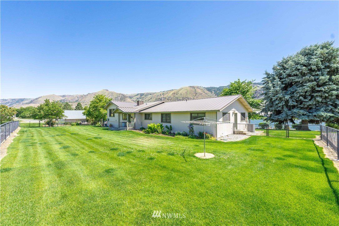 485 Stayman Flats Road Chelan, WA 98816 - Photo 14 of 32 a front view of a house with garden