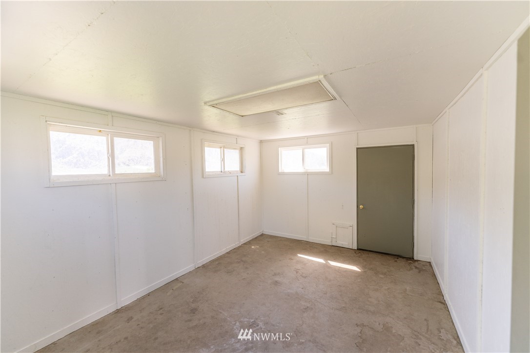 485 Stayman Flats Road Chelan, WA 98816 - Photo 10 of 32 an empty room with windows