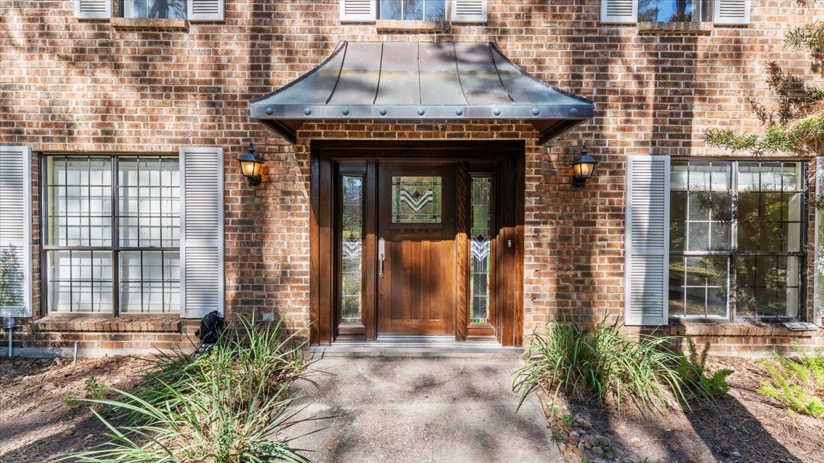 6502 Moccasin Bend Drive Spring, TX 77379 - Photo 3 of 38 a front view of a house with a garden