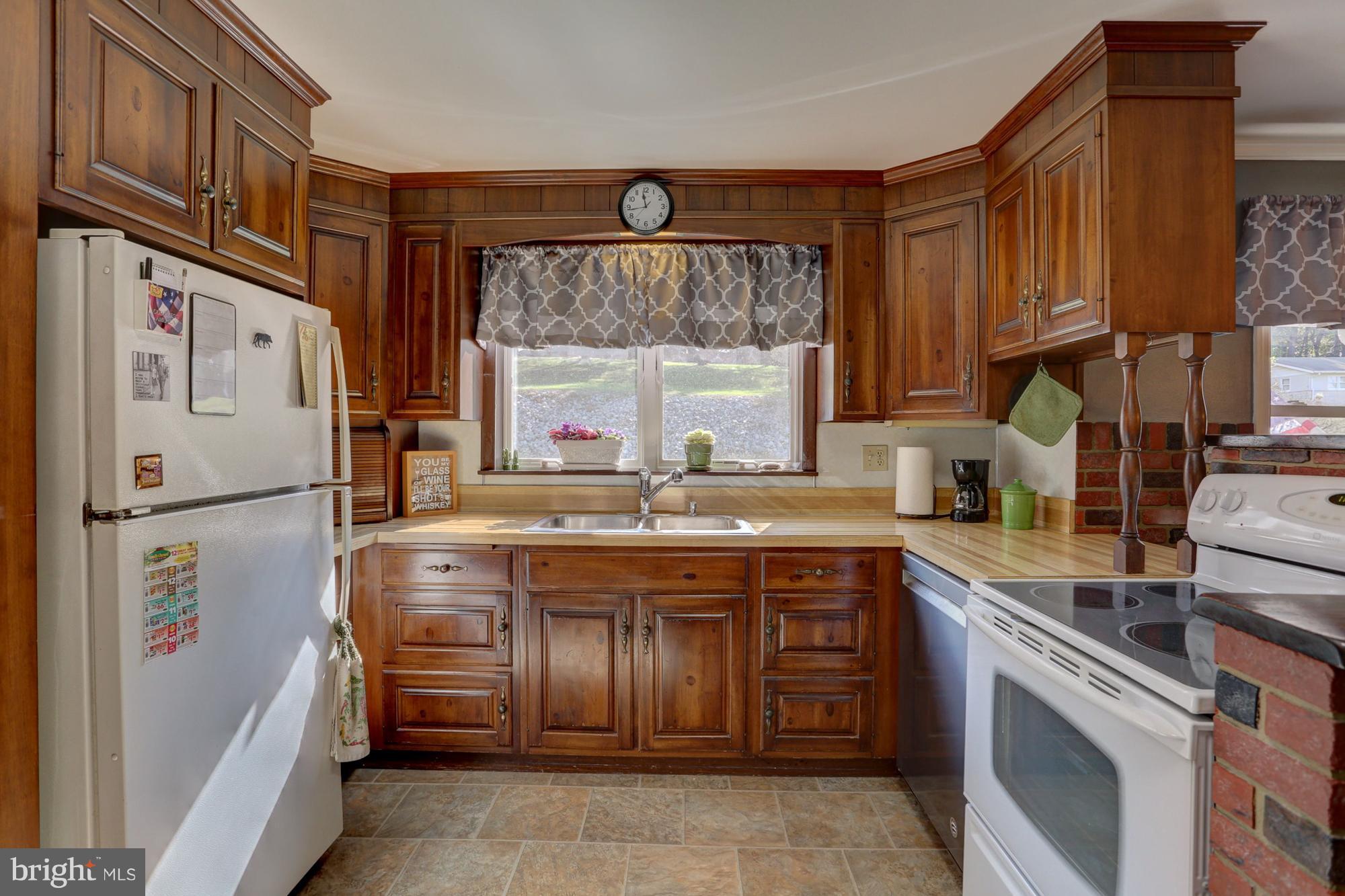 125 North Ridge Road Reinholds, PA 17569 - Photo 10 of 33 Kitchen