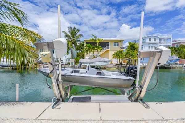 $1,200,000 | 637 Caribbean Drive East, Summerland Key, FL 33042