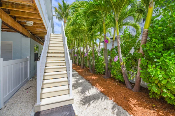$1,200,000 | 637 Caribbean Drive East, Summerland Key, FL 33042