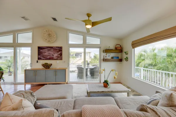 $1,200,000 | 637 Caribbean Drive East, Summerland Key, FL 33042