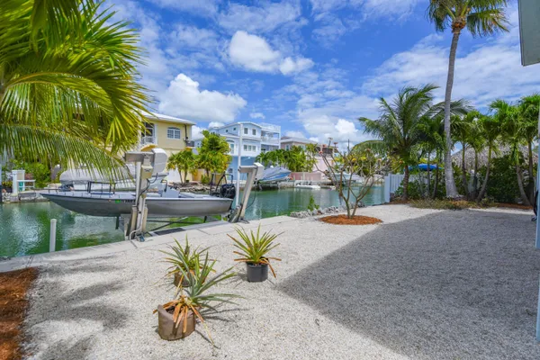 $1,200,000 | 637 Caribbean Drive East, Summerland Key, FL 33042