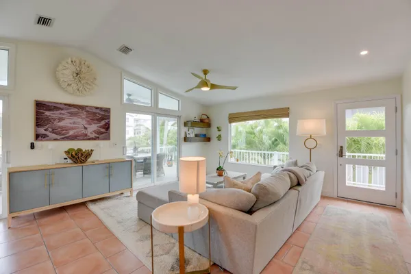 $1,200,000 | 637 Caribbean Drive East, Summerland Key, FL 33042