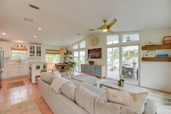 $1,200,000 | 637 Caribbean Drive East, Summerland Key, FL 33042