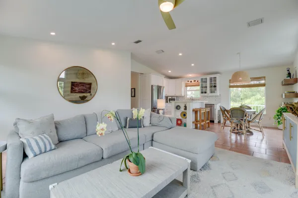 $1,200,000 | 637 Caribbean Drive East, Summerland Key, FL 33042