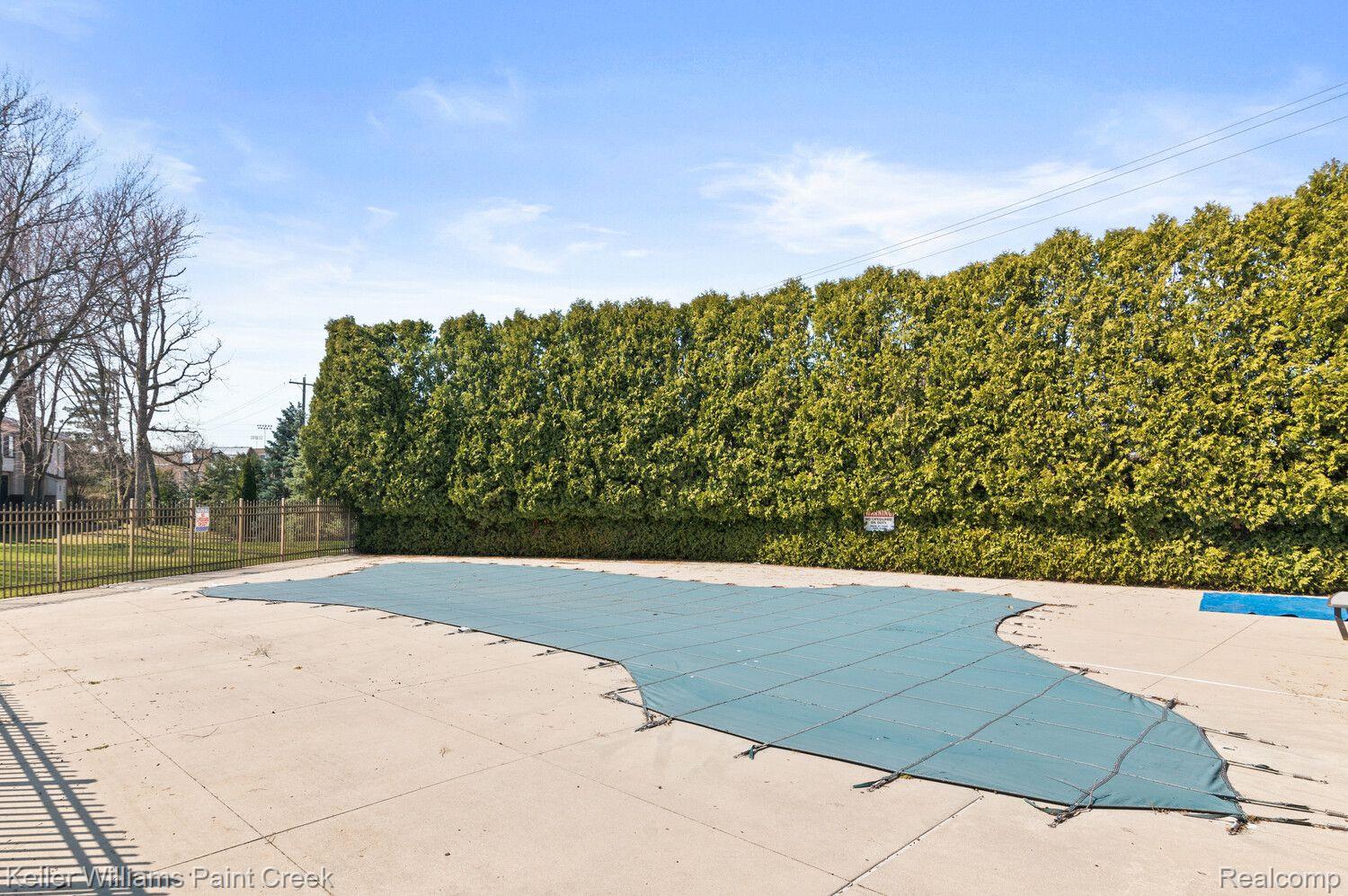374 Willow Grove Lane Rochester, MI 48307 - Photo 28 of 28 Complex's Pool