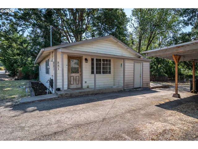 $259,000 | 881 Northeast Newton Creek Road, Roseburg, OR 97470