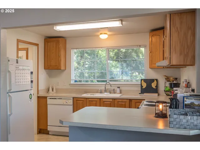 $259,000 | 881 Northeast Newton Creek Road, Roseburg, OR 97470