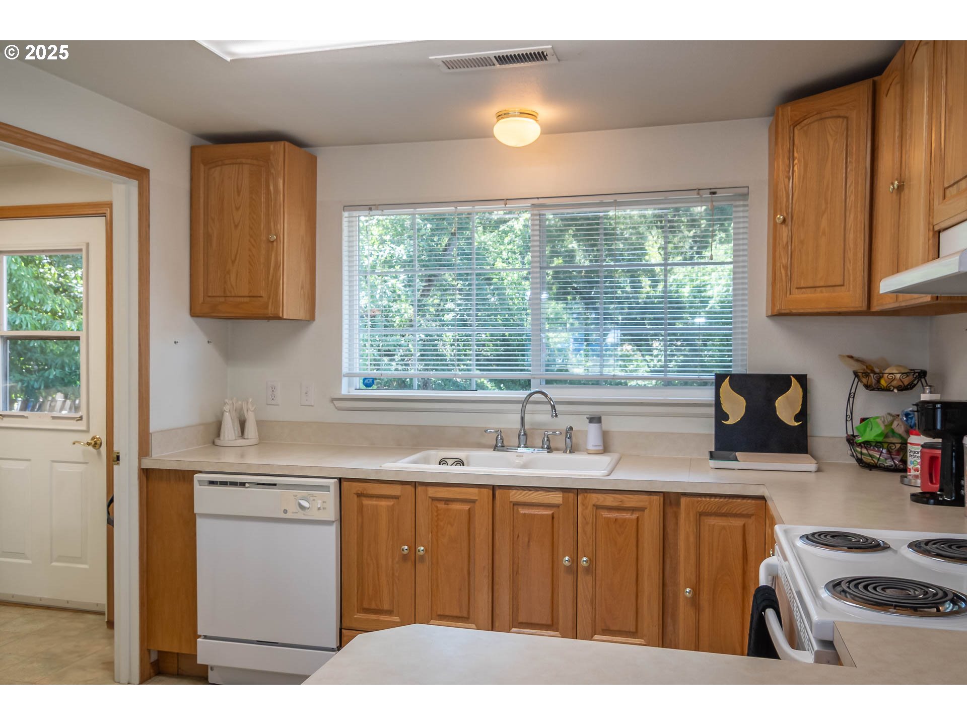 881 Northeast Newton Creek Road Roseburg, OR 97470 - Photo 14 of 40